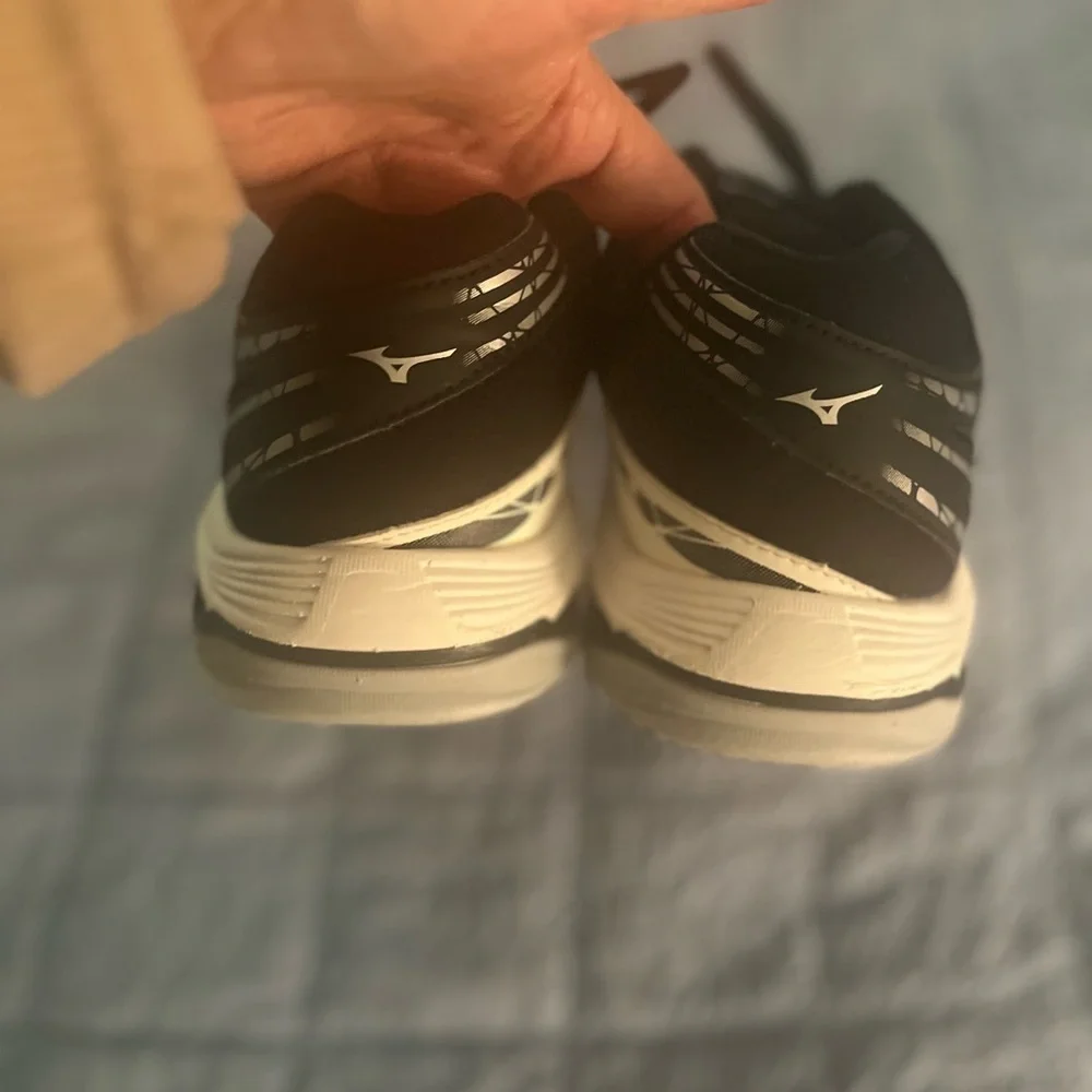 Mizuno Wave Voltage Volleyball shoes Women’s 9.5